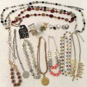 LOT 17 piece mixed fashion jewelry 9 necklaces 2 earrings 3 ring 2 pins bracelet